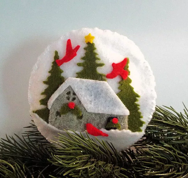 Felt Ornaments Look So Cozy On the Christmas Tree - Kittie Kraft